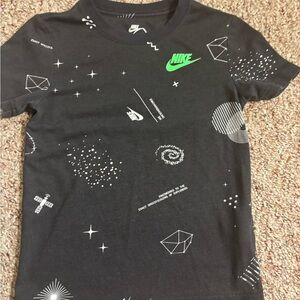 ⬇️Nike Kids Black and Green Graphic Tee